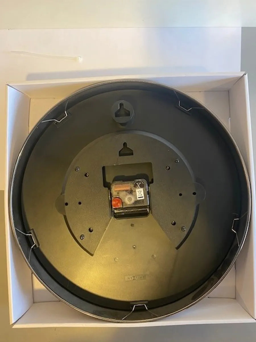 Veggklokke NEXTIME GUN METAL